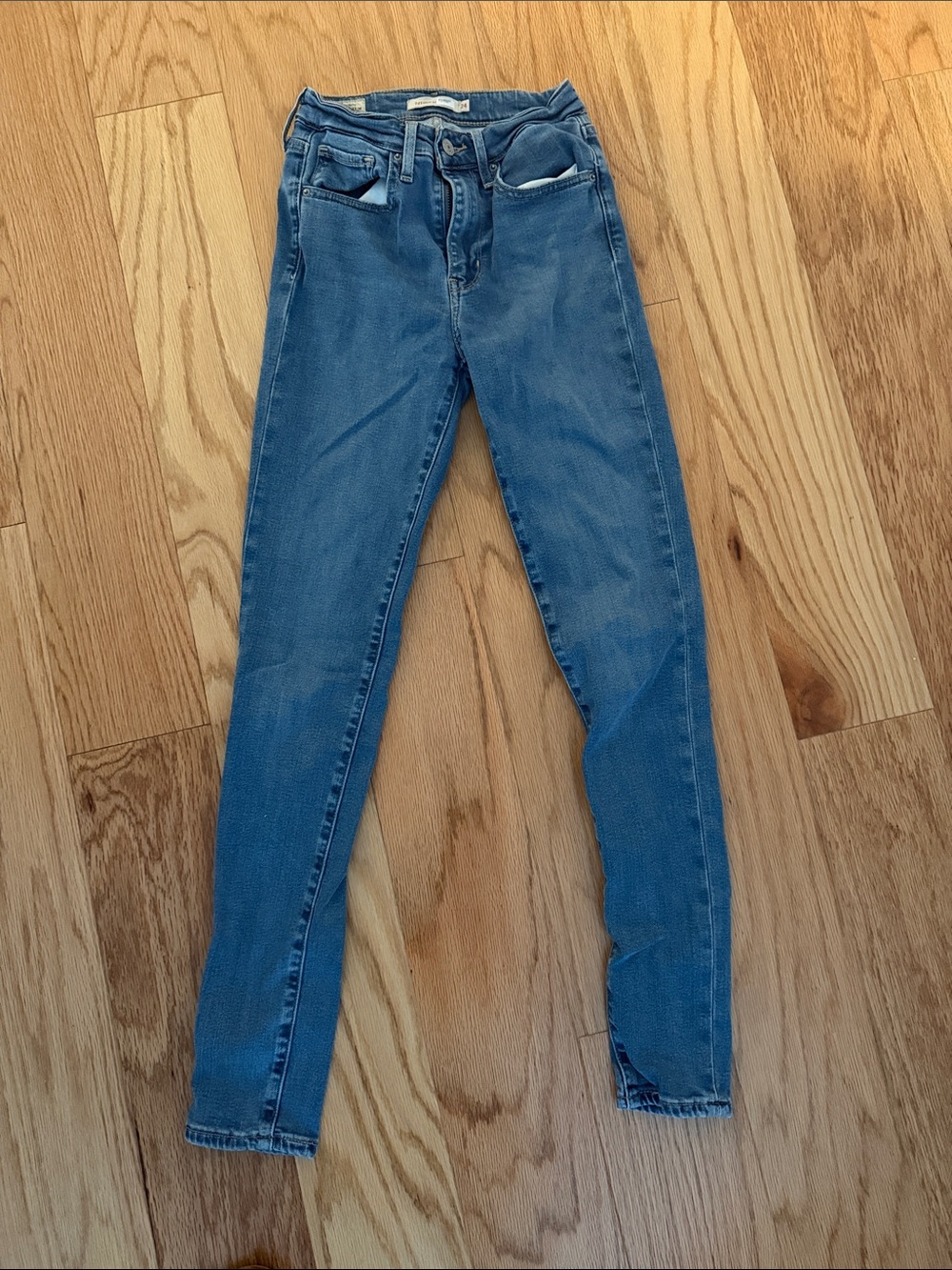 Levi's Women's Skinny Jeans in Medium Blue Wash